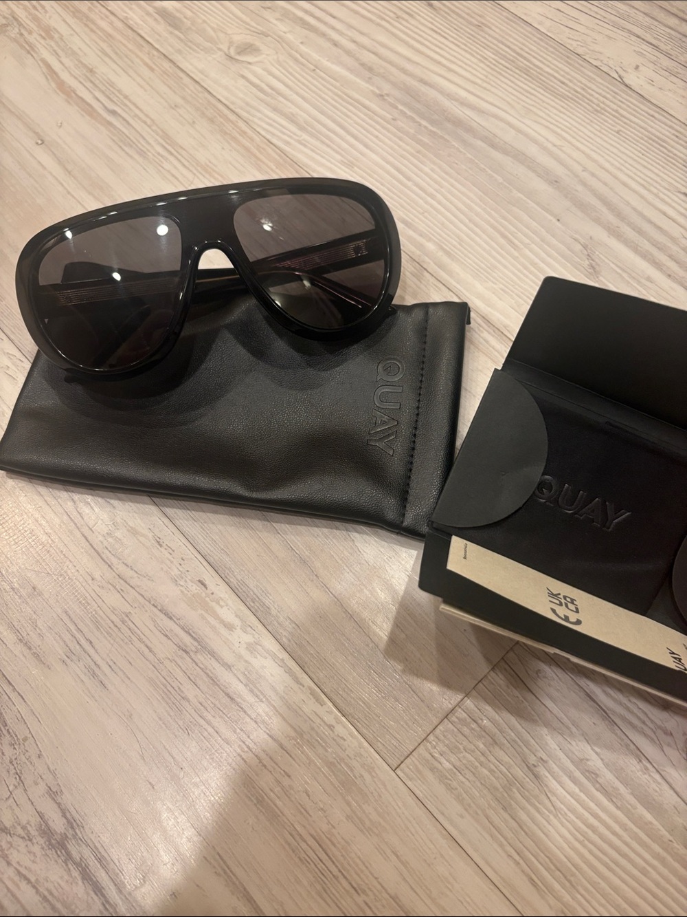 QUAY Set List Aviator Sunglasses In Black New with Case Cat 3 - Picture 6 of 6